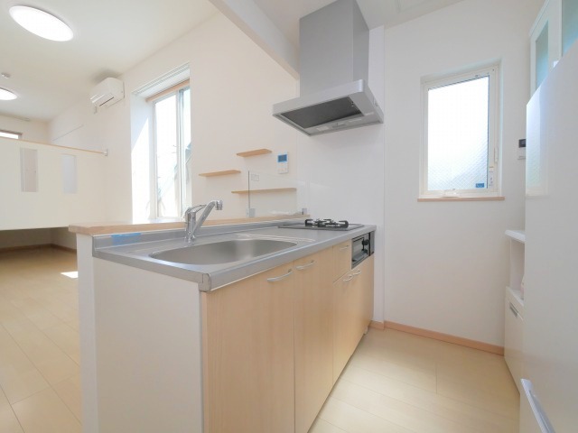 キッチン　作業台との一体感が嬉しいシステムキッチン付きです♪