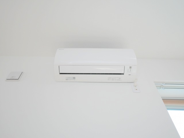 その他設備　夏もカラッと快適♪エアコン付きです！