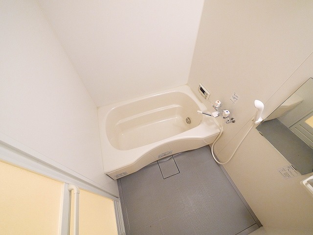 洗面設備　ゆったりとスペースのある洗面所