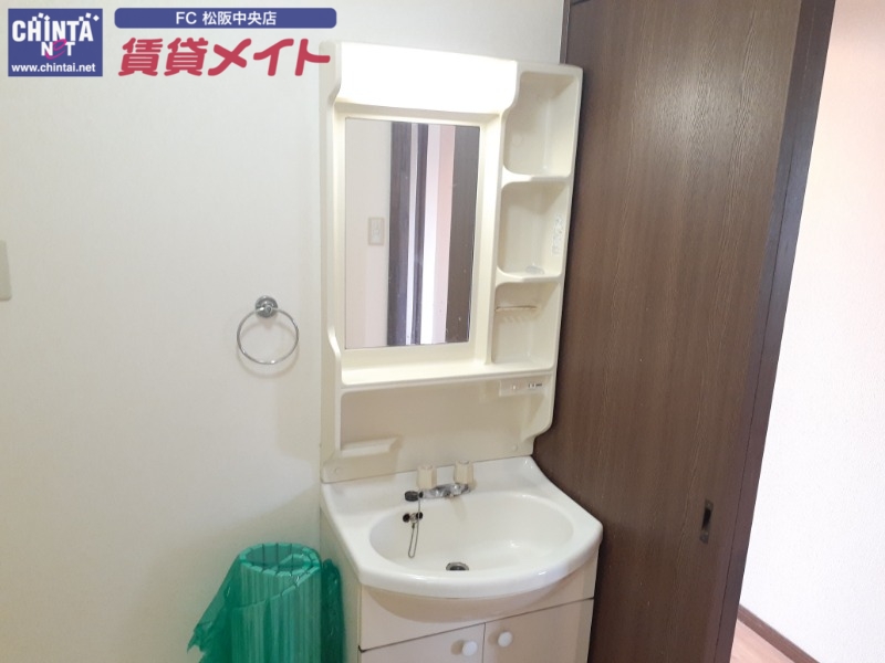 洗面設備　別部屋参考写真です