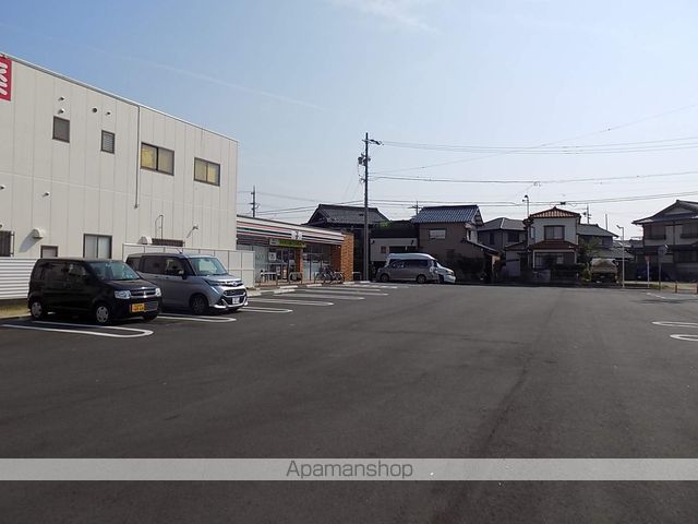 コンビニ　セブンイレブン（コンビニ）まで723m