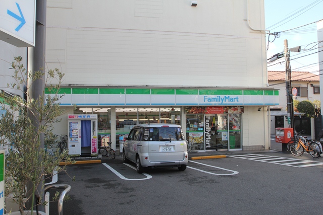 コンビニ　ファミリーマート（コンビニ）まで615m