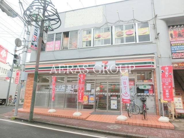 コンビニ　セブンイレブンみのり台駅前店（コンビニ）まで322m
