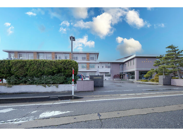 中学校　坂井市立 丸岡中学校（中学校）まで637m