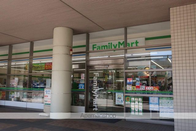 コンビニ　ファミリーマート（コンビニ）まで279m