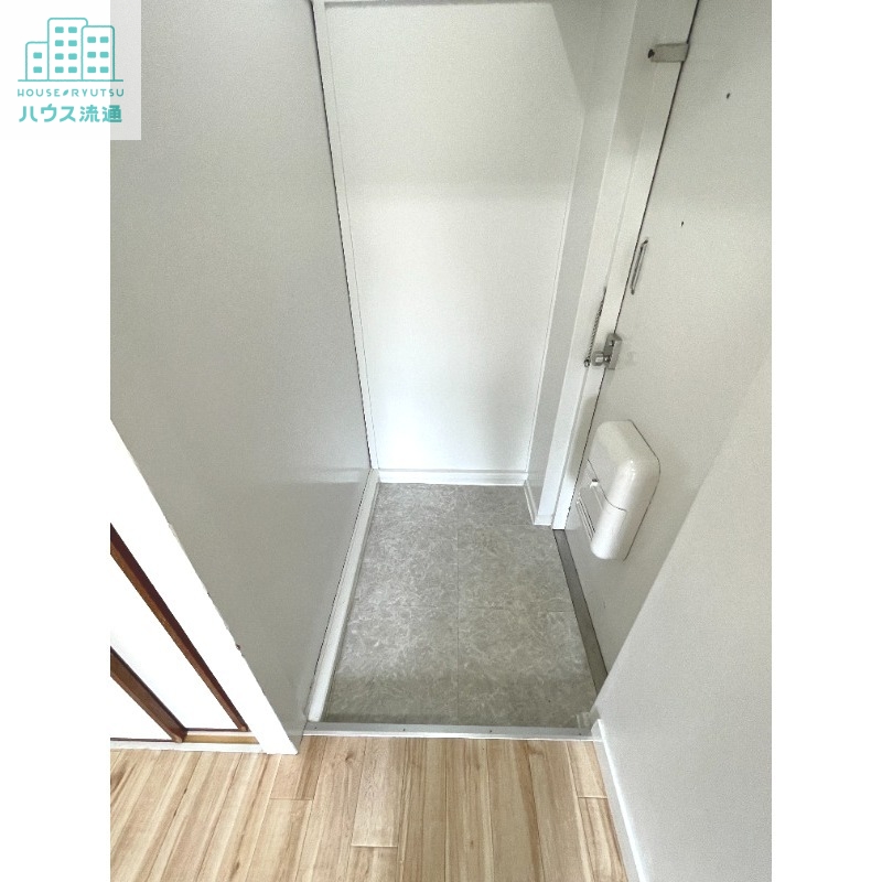 玄関　※別号室写真となります。