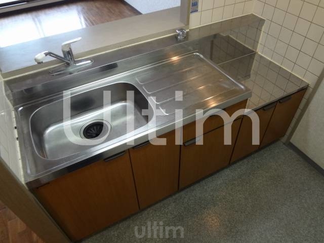 キッチン　※同タイプの他のお部屋です