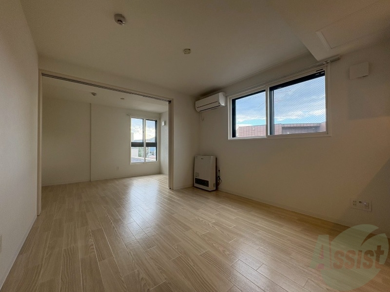 居室・リビング　広々としたリビングですね。使い勝手がよさそうですね！