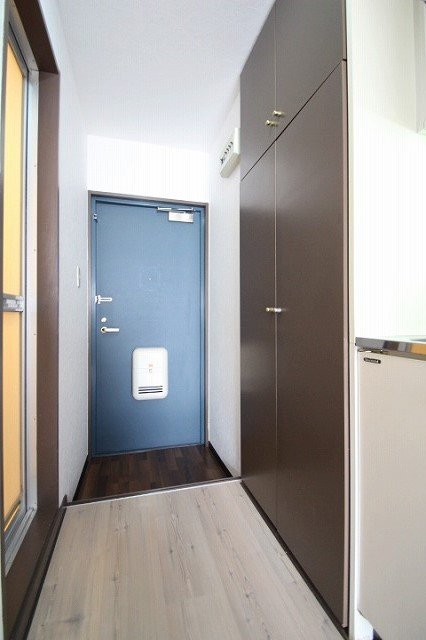 玄関　同物件、別号室のものです。