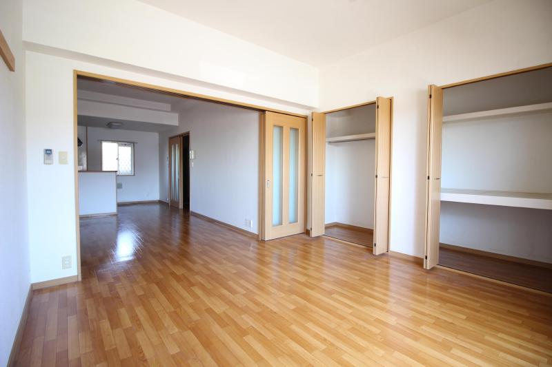 居室・リビング　1　洋室８帖