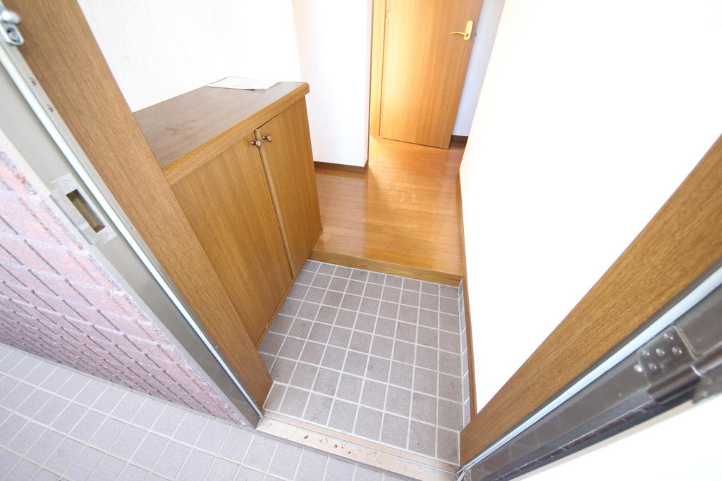 玄関　※写真は別部屋です