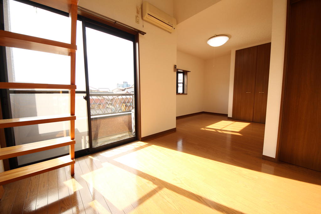 居室・リビング　※写真は別部屋です