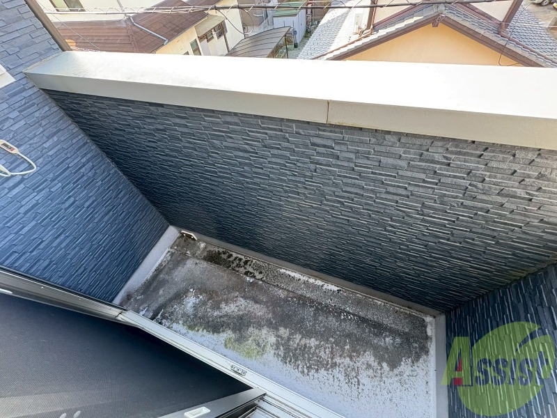 バルコニー　バルコニーでは、洗濯物の外干しが可能になっております。