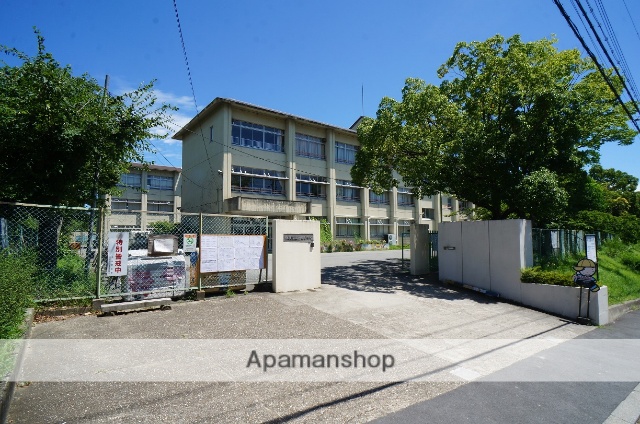 小学校　奈良市立朱雀小学校（小学校）まで672m