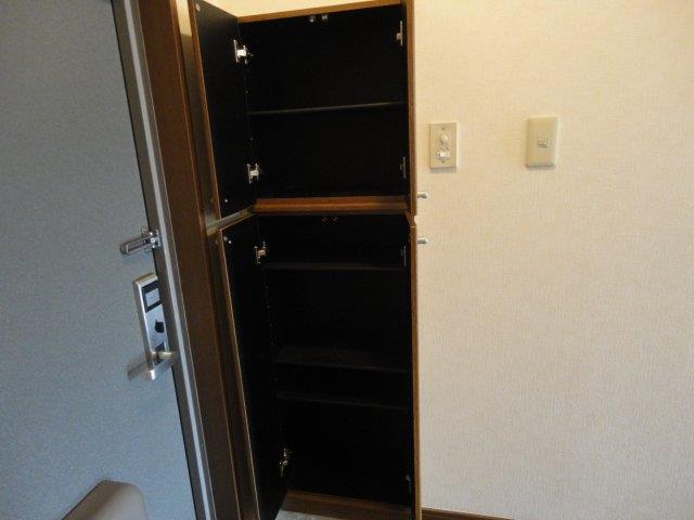 収納　シューズボックス