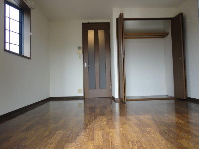 居室・リビング　洋室とクローゼット