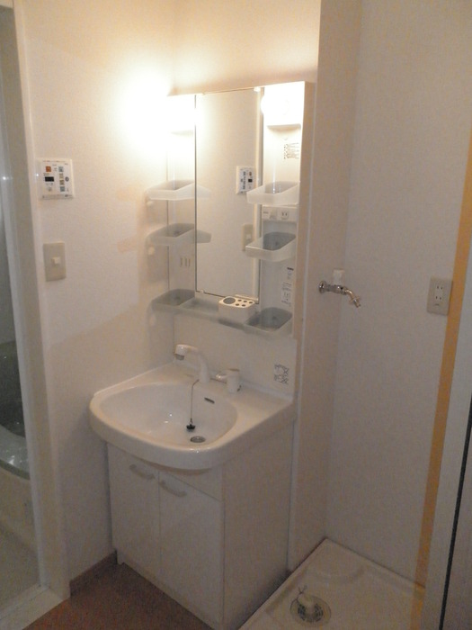 洗面設備　使いやすい洗面所です