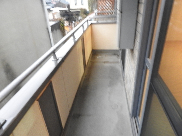 バルコニー　お洗濯にも便利なバルコニー付き