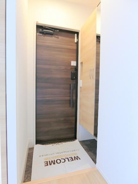 玄関　※写真は別のお部屋のイメージです。現状優先。