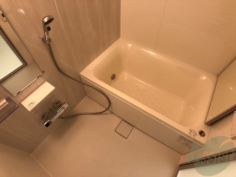 バス・シャワールーム　お風呂になります。一日の疲れを癒してくださいね。