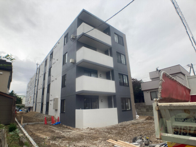 建物外観　西区八軒３条「８３Ｗ２（Ａ）ＨＡＣＨＩＳＡＮＷＥＳＴＮＹ」