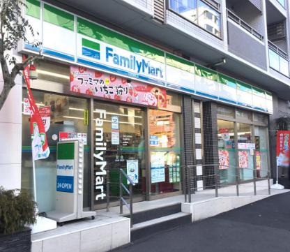 コンビニ　ファミリーマート市谷柳町店（コンビニ）まで114m
