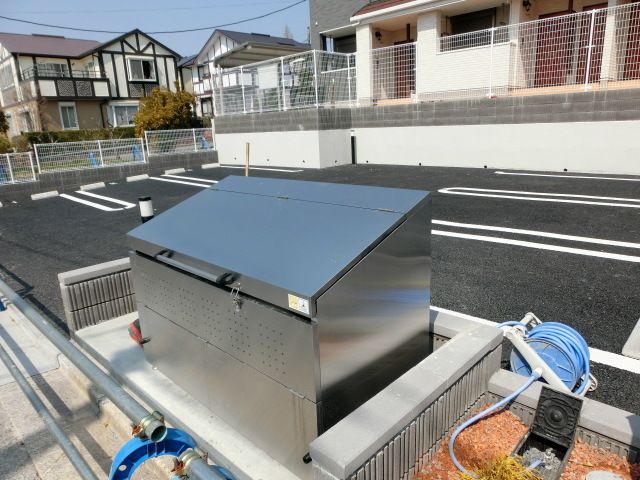 その他共有部分　入口にゴミ捨て場があるので楽ちん！