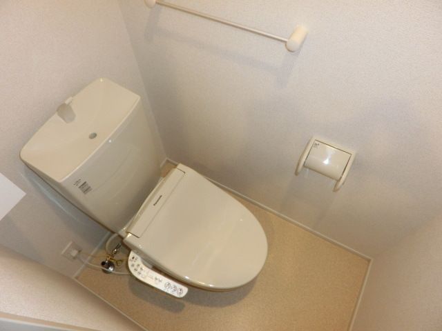 トイレ　ウォシュレット付きです。