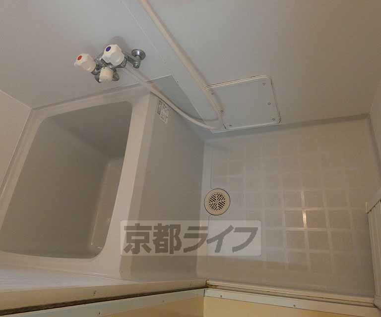 バス・シャワールーム　バスルームです。