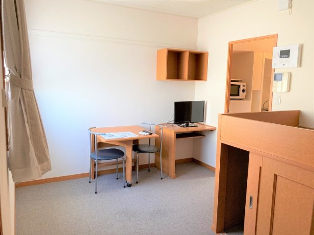 居室・リビング　１階はフローリング、２階は絨毯の仕様となっております