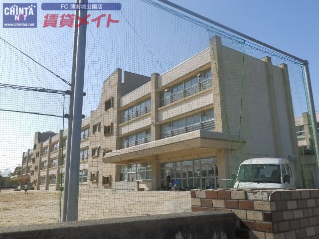 中学校　津市立橋南中学校（中学校）まで921m