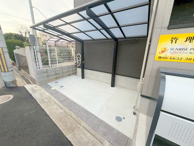 駐車場　敷地内には入居者専用の駐輪スペースもあります。