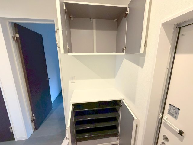 収納　大きいシューズボックスは靴がいっぱい入れれますね。