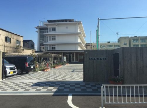 中学校　東大阪市立小阪中学校（中学校）まで627m