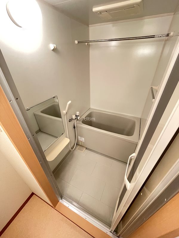 バス・シャワールーム　※同タイプの他のお部屋です