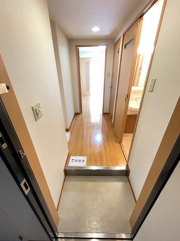 玄関　※同タイプの他のお部屋です