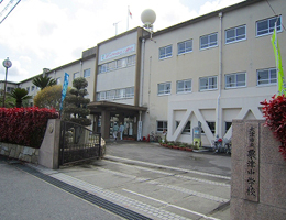 中学校　大津市立粟津中学校（中学校）まで2263m
