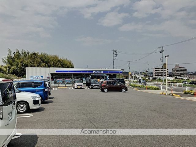 コンビニ　ローソン大府明成店（コンビニ）まで562m