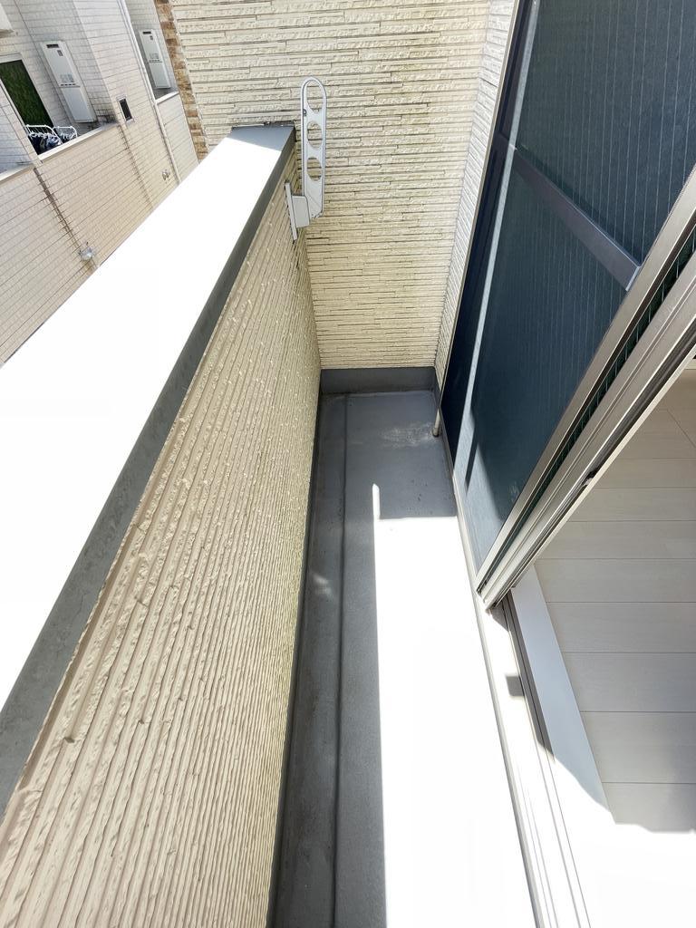バルコニー　日差しの入るベランダ