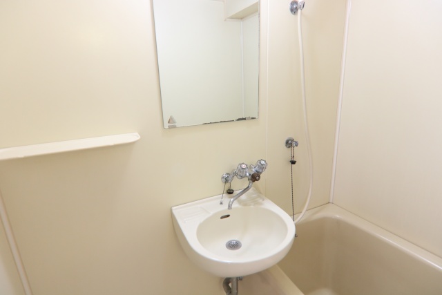 洗面設備　別室の参考写真です。※現況優先