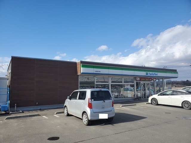 コンビニ　ファミリーマート（コンビニ）まで1100m