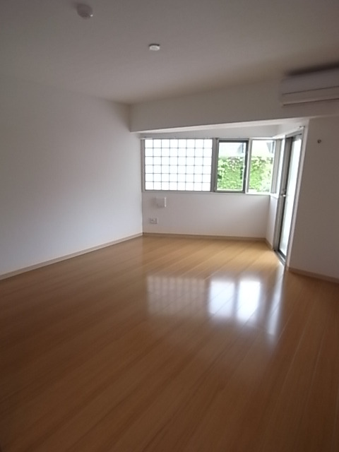 その他　奥行きのある洋室