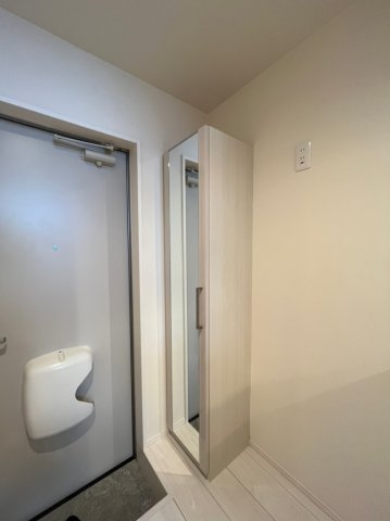 玄関　同シリーズ物件のモデルルームになります※現況優先