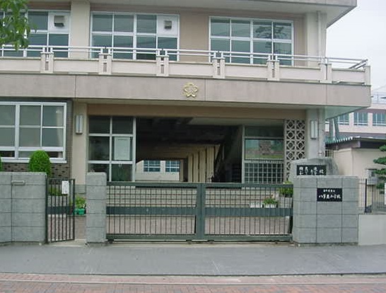 小学校　名古屋市立八事東小学校（小学校）まで303m
