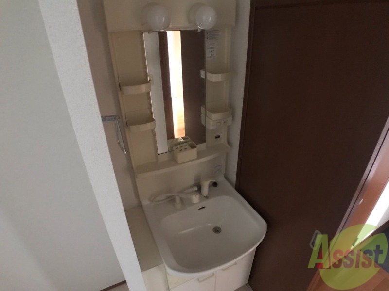 洗面設備　忙しい朝の味方、独立洗面台があるのは嬉しいですね。