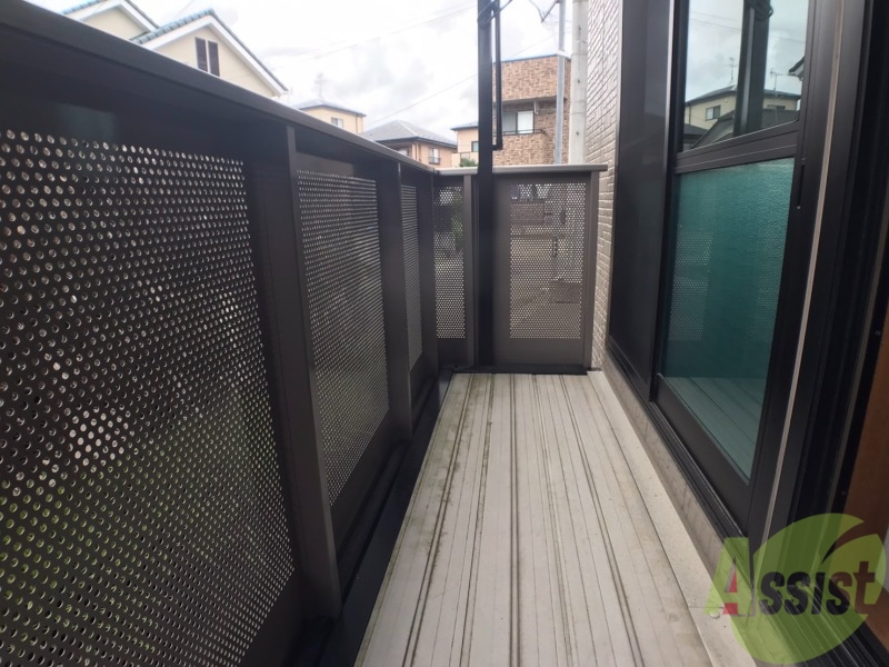 バルコニー　少し小さくても洗濯物はちゃんと外に干せますよ。