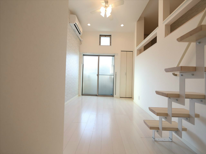 バルコニー　洋室6.1帖　上階ロフト5.1帖（収納でも部屋でも使えます）