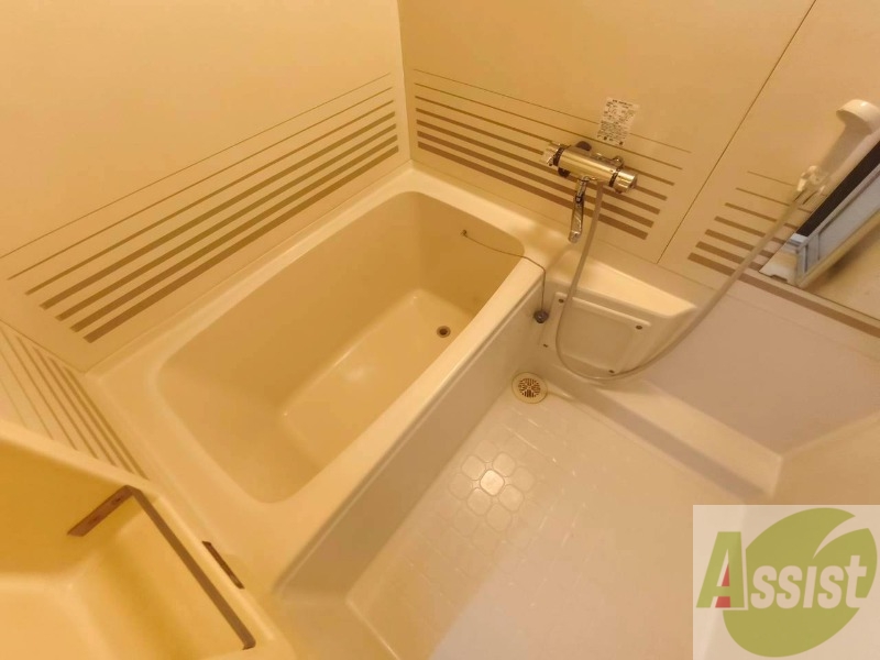 バス・シャワールーム　お風呂になります。一日の疲れを癒してくださいね。