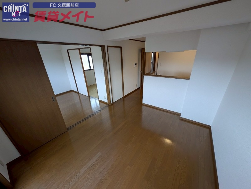 居室・リビング　同物件別室画像