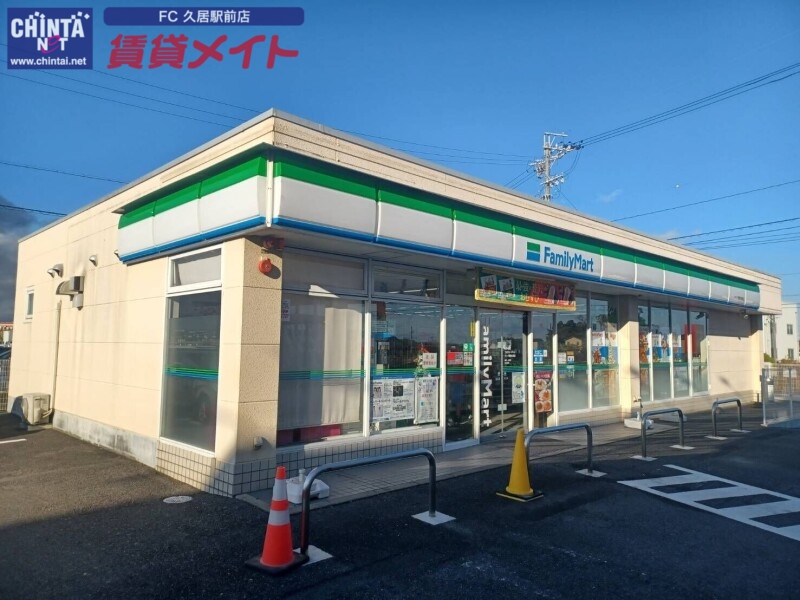 コンビニ　ファミリーマートキング観光津店（コンビニ）まで621m